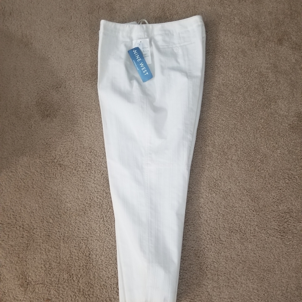 Nine West white Capris, NWT  size 12
